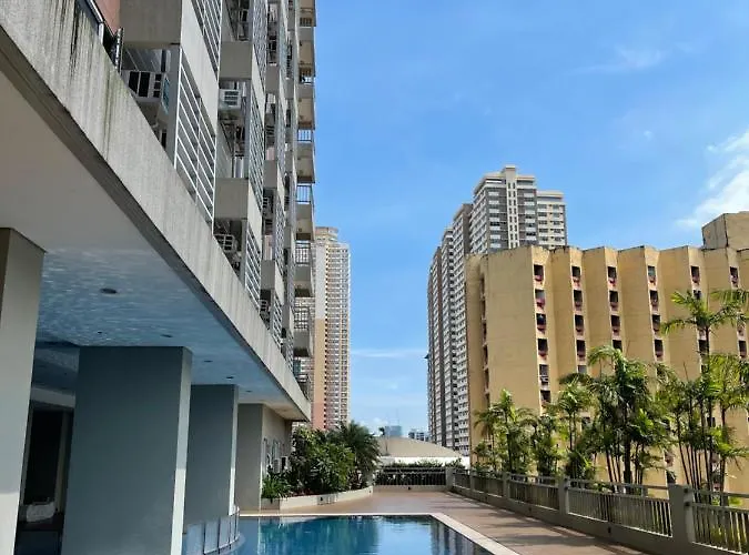 Cozy In Ermita Near St Lukes Medical Center And Us Embassy *