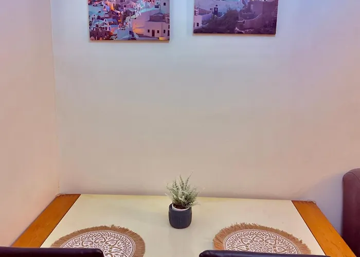 Cozy In Ermita Near St Lukes Medical Center And Us Embassy Aparthotel *