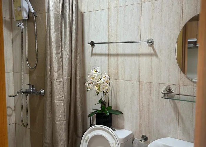 Cozy In Ermita Near St Lukes Medical Center And Us Embassy Manila